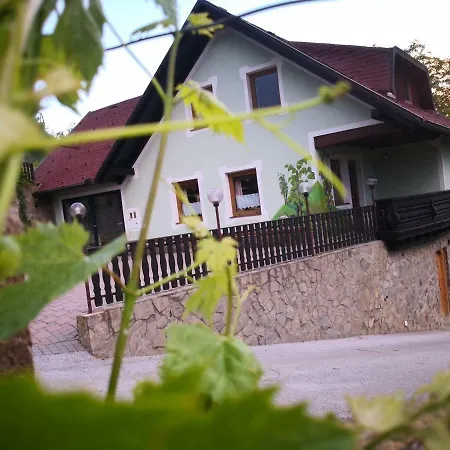 Pocitniska Hisa Med Vinogradi * Gorisnica